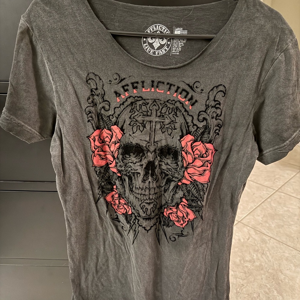 Affliction Charcoal Tee with Skull and Red Roses